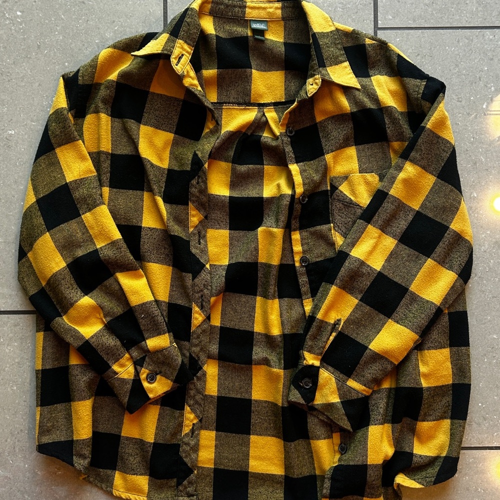 Yellow button up flannel

brand: wild fable